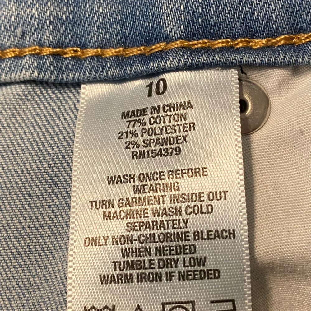 Aeropostale distressed jeans. Size 10 - Picture 4 of 6